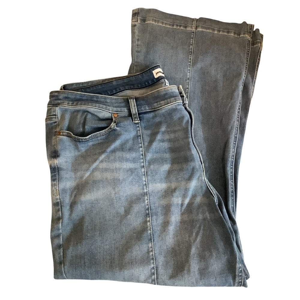 Lane Bryant Size 26 Light Denim Flare Leg Jeans. New Without Tag